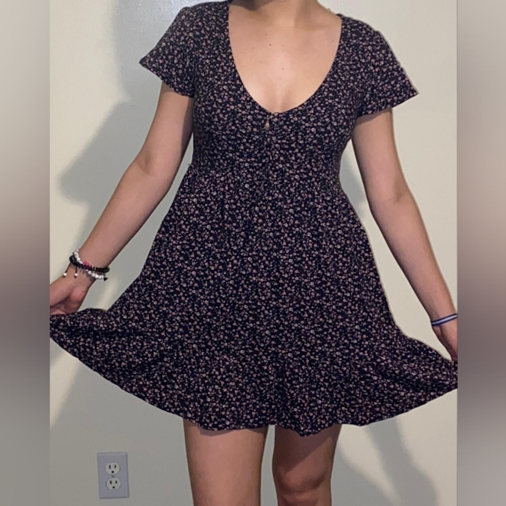 Aeropostale flowered black and pink Dress Size Xs Excellent Condition.